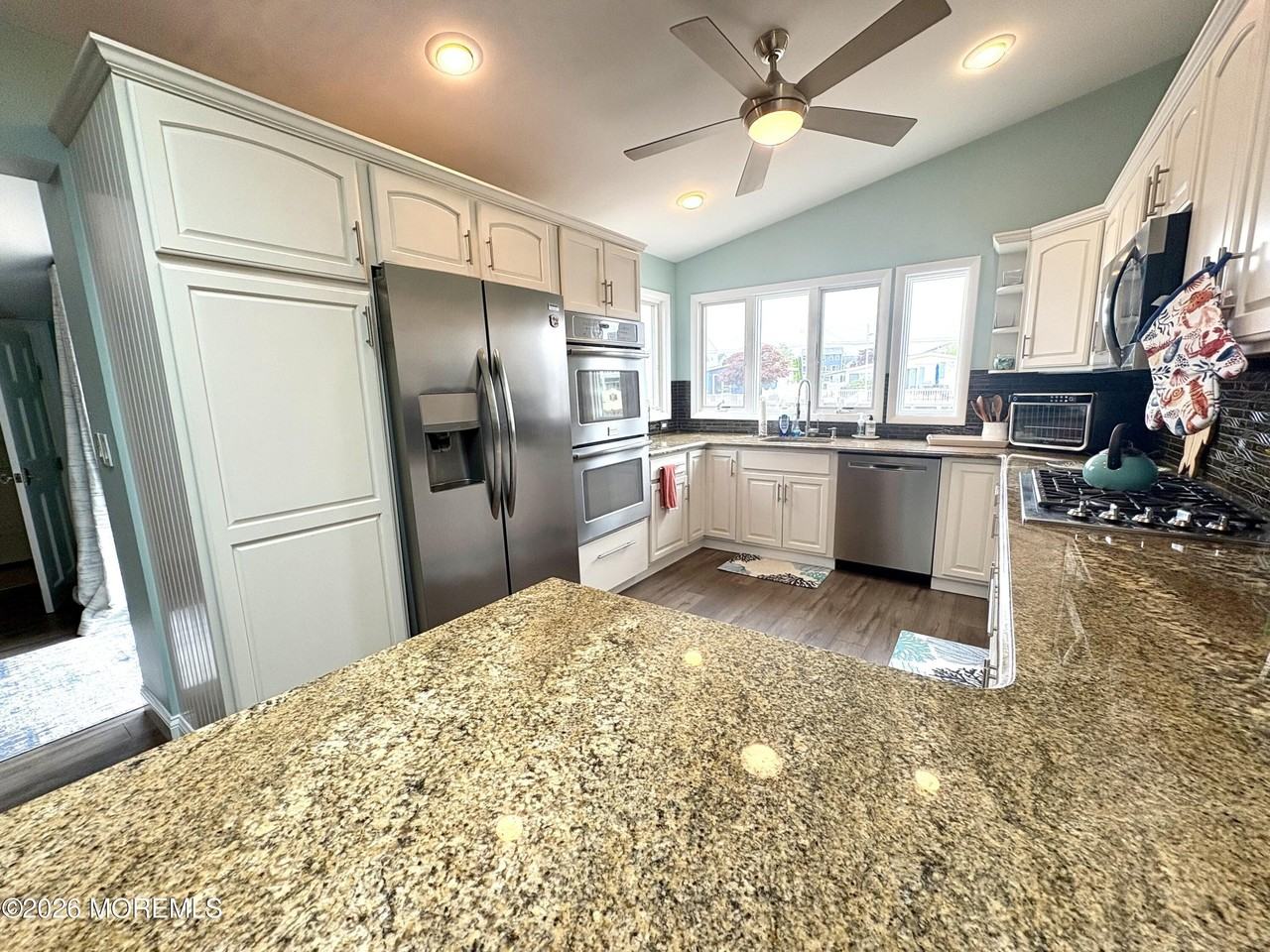 63 Lawrence Dr - Photo 5 of 24