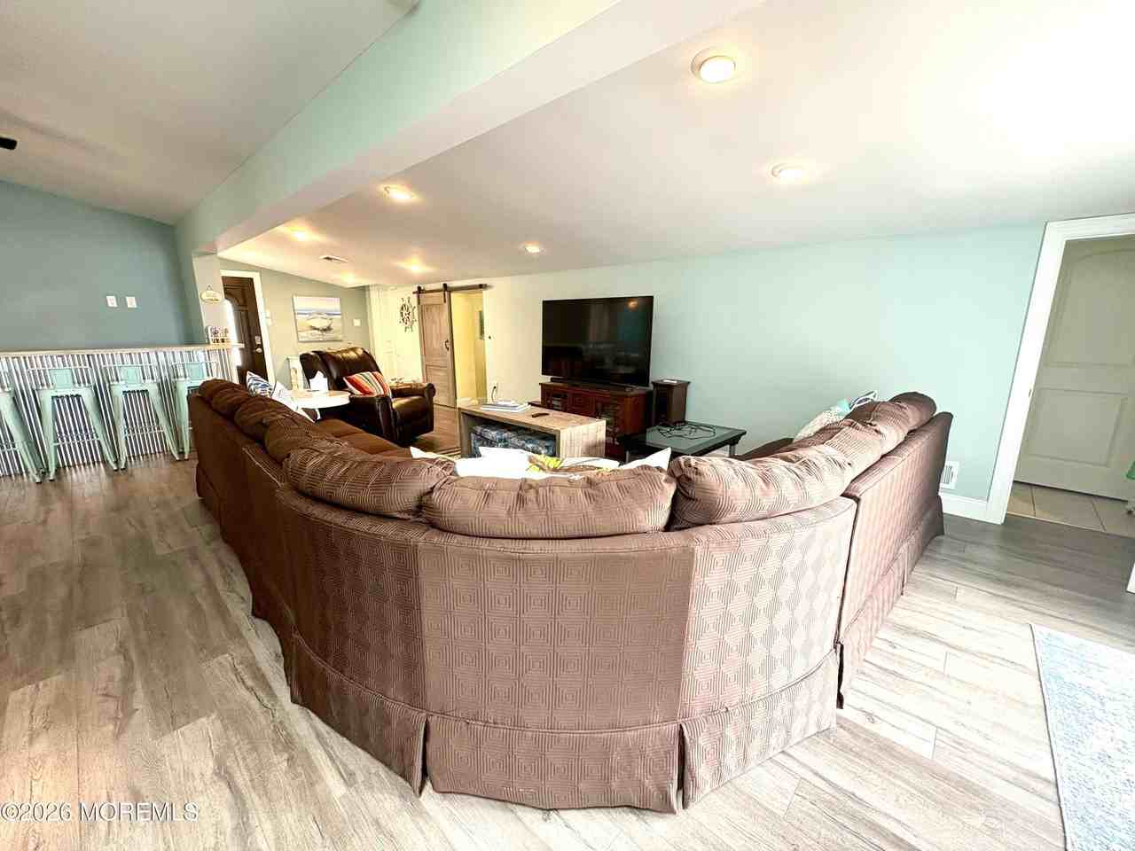 63 Lawrence Dr - Photo 6 of 24