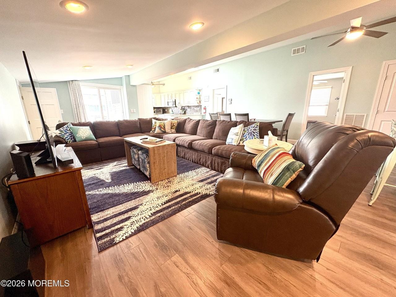 63 Lawrence Dr - Photo 7 of 24