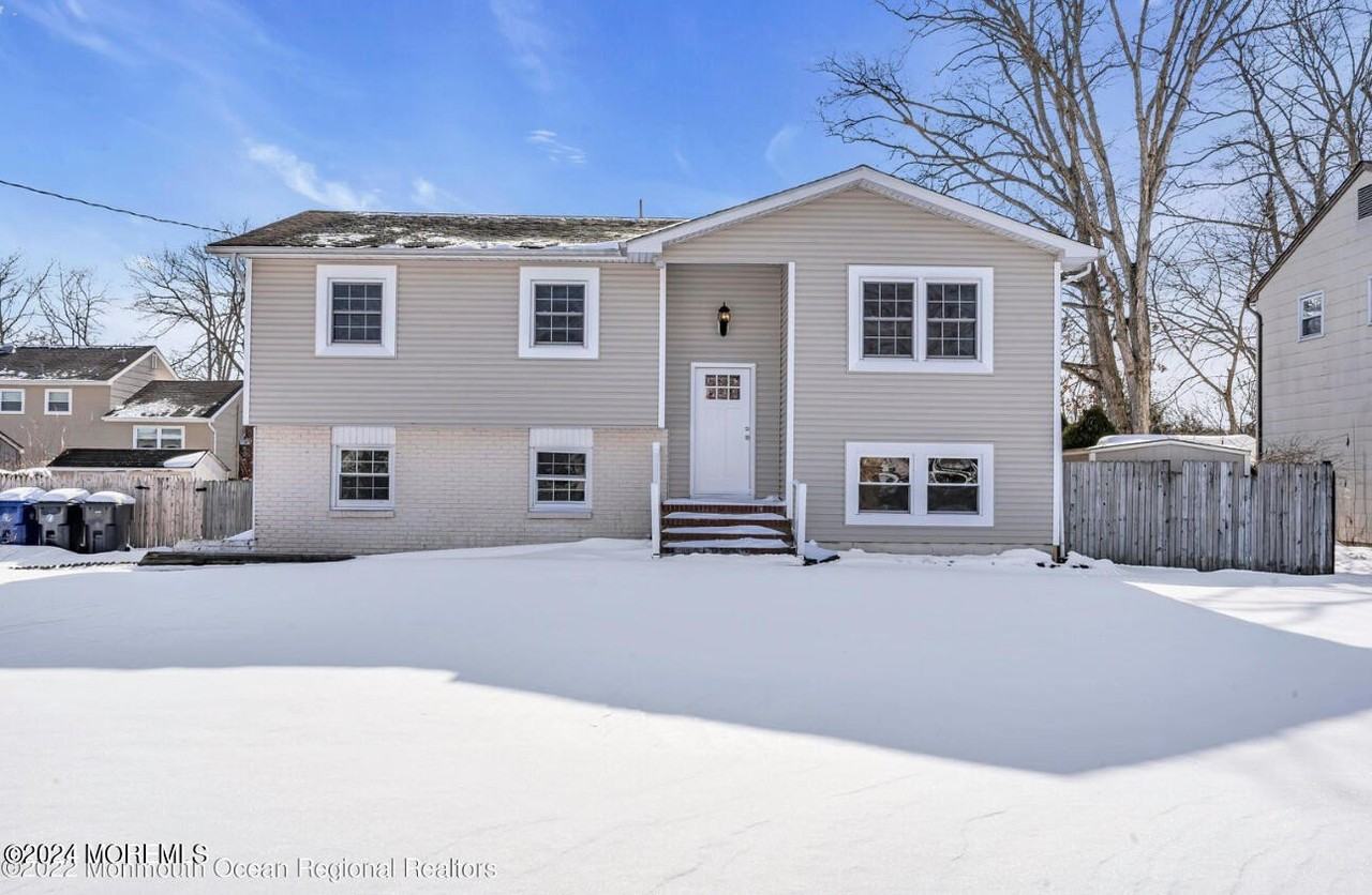 27 Oak Leaf Ln - Photo 2 of 17