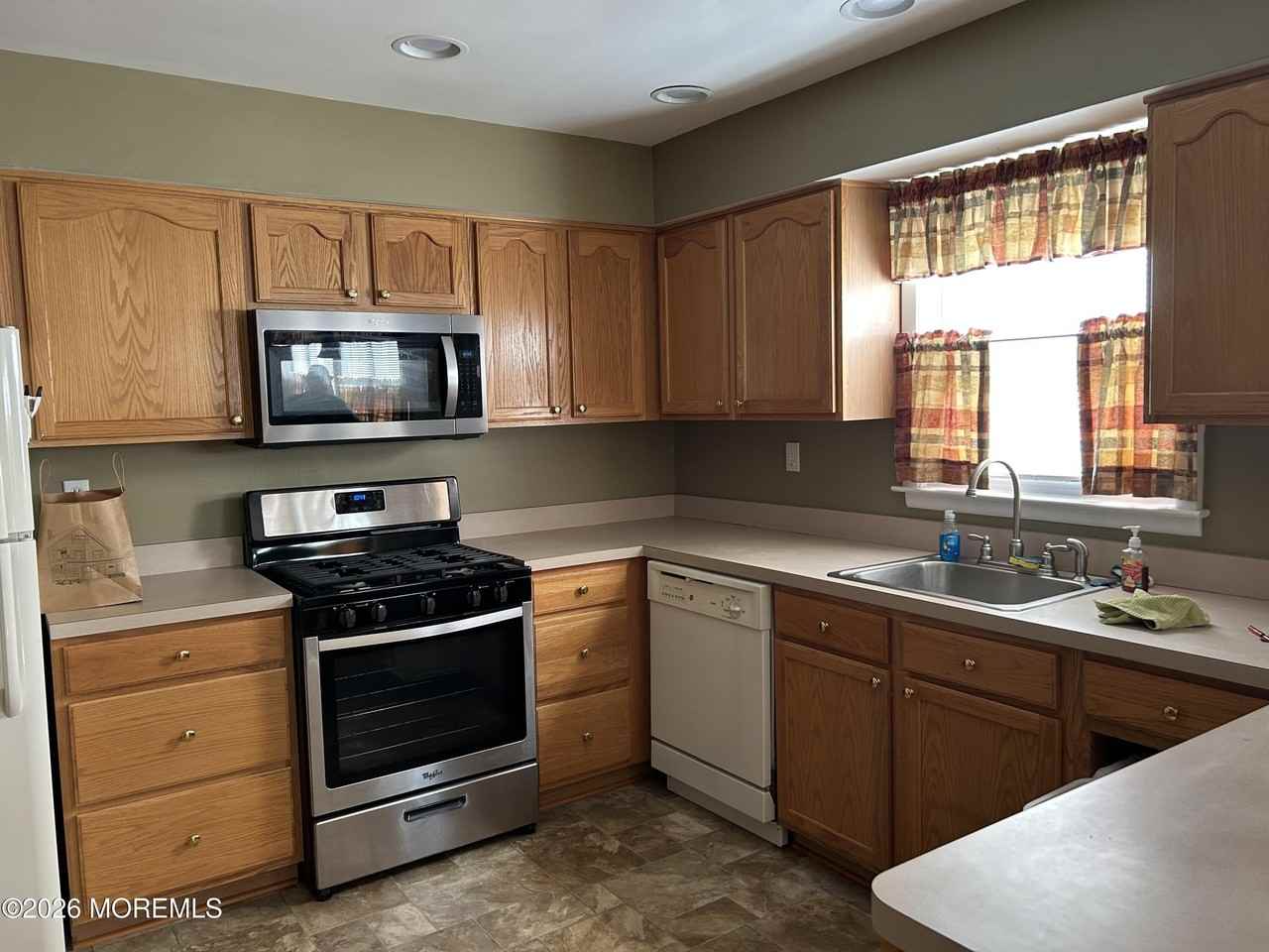 8 Lamb Rd - Photo 5 of 26