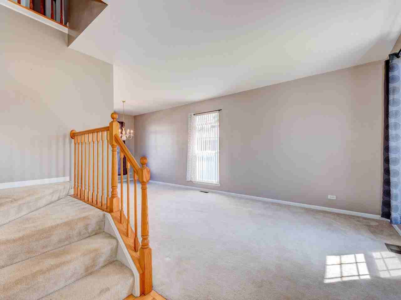 1810 Van Dyke Ln - Photo 2 of 24