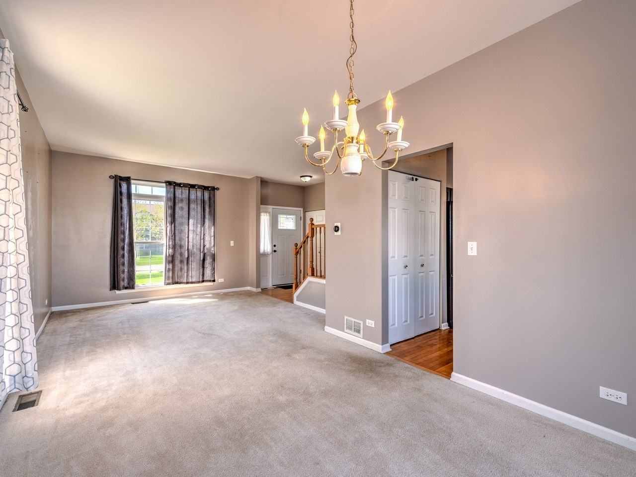 1810 Van Dyke Ln - Photo 3 of 24