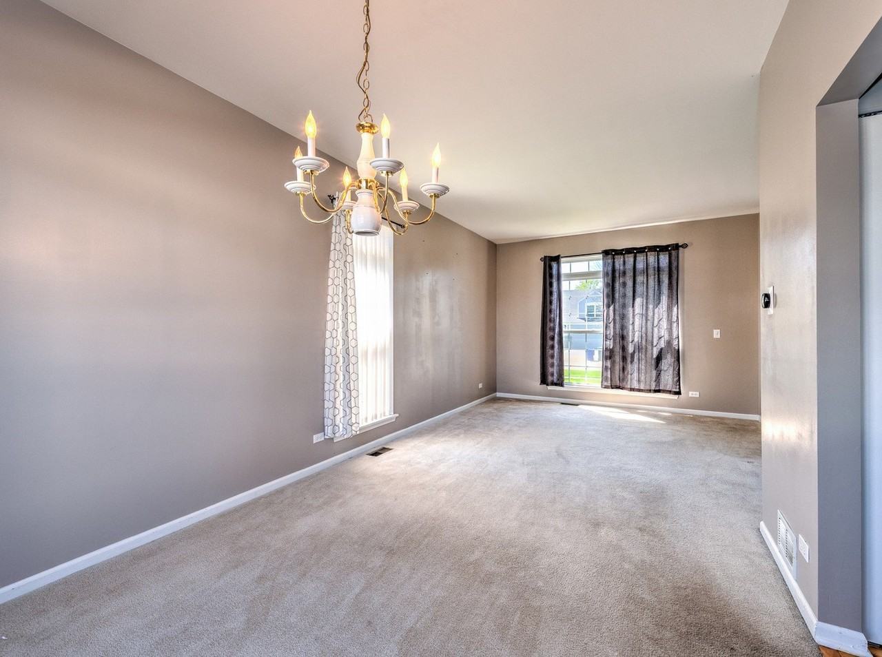 1810 Van Dyke Ln - Photo 4 of 24