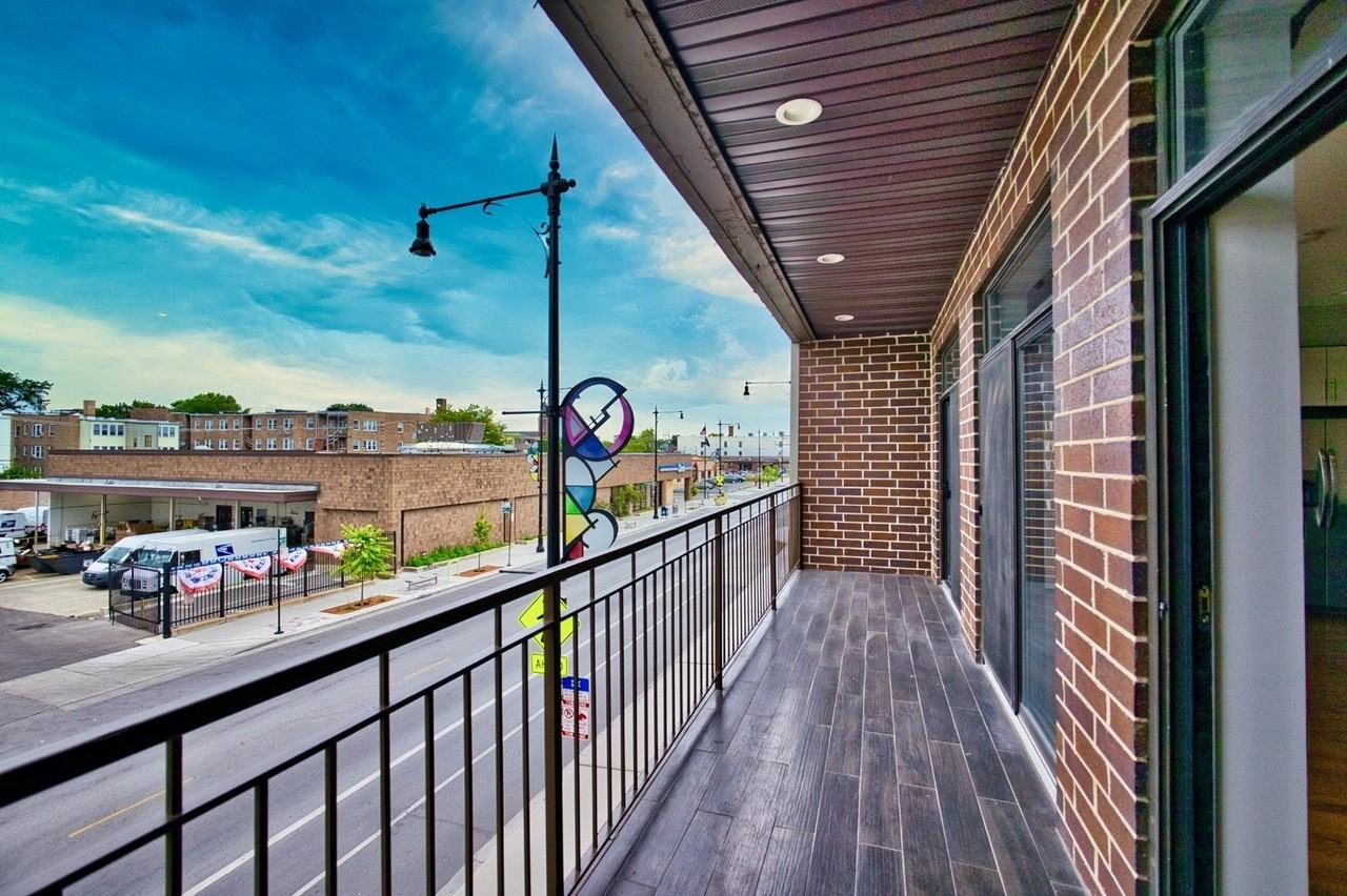2515 W Lawrence Ave #3W - Photo 3 of 16