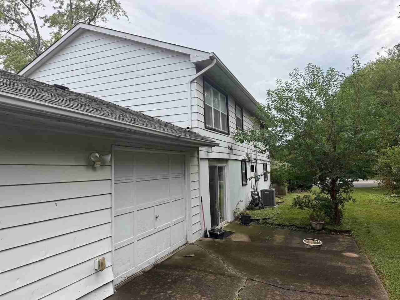 15726 Avalon Ave - Photo 5 of 24