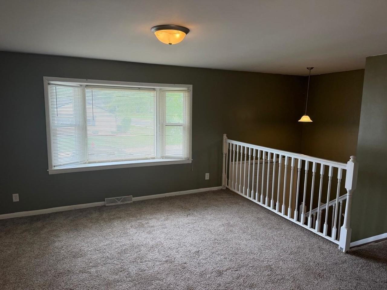 15726 Avalon Ave - Photo 7 of 24
