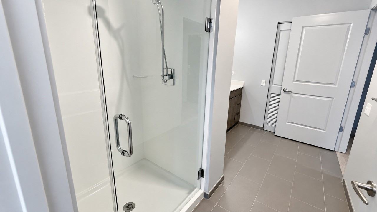 1025 W Addison St #825C - Photo 3 of 14