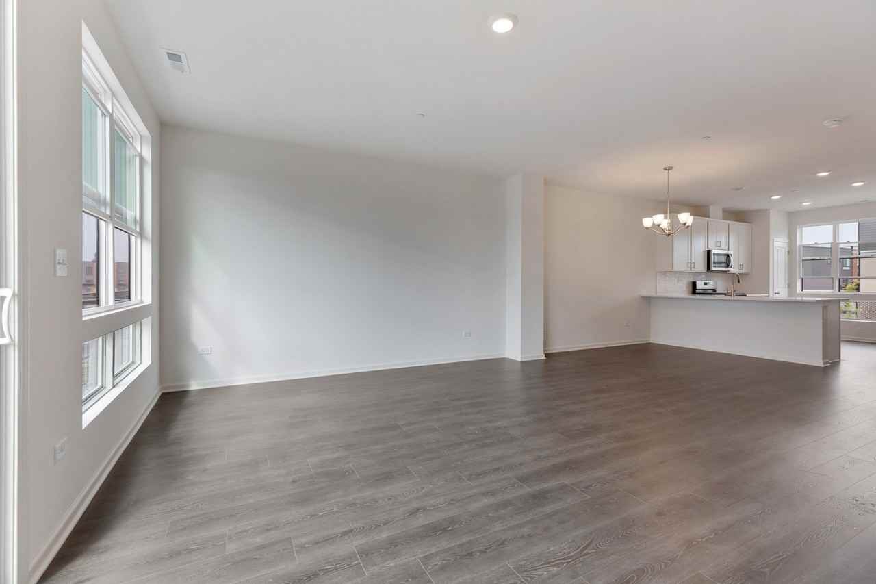 1289 Lakepointe Dr - Photo 6 of 21