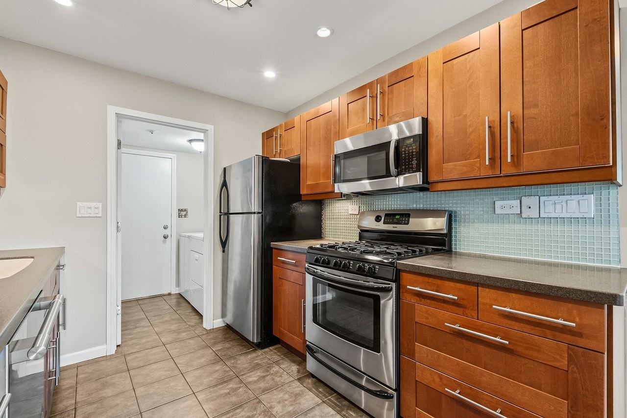7918 Knottingham Cir #B - Photo 6 of 14