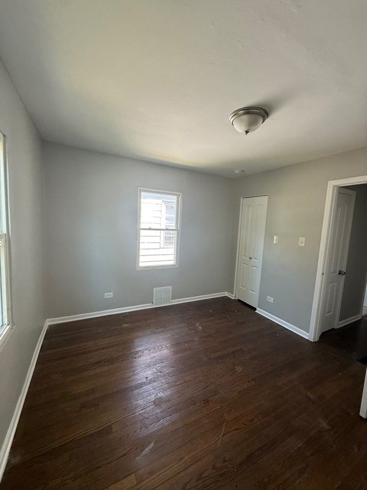 16963 Shea Ave - Photo 3 of 7