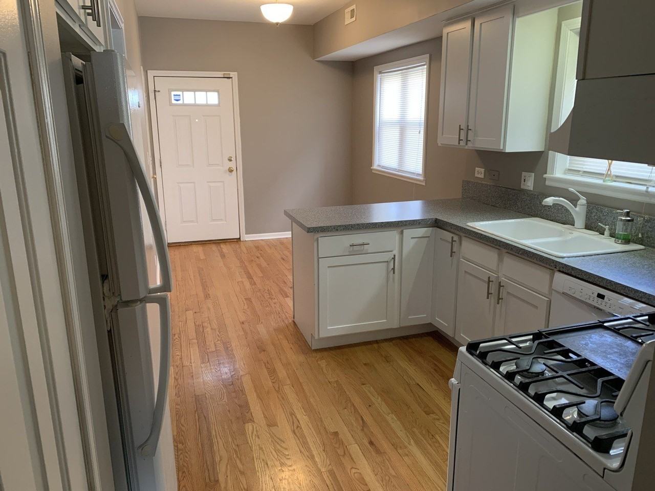 2316 W Diversey Ave #2 - Photo 5 of 14