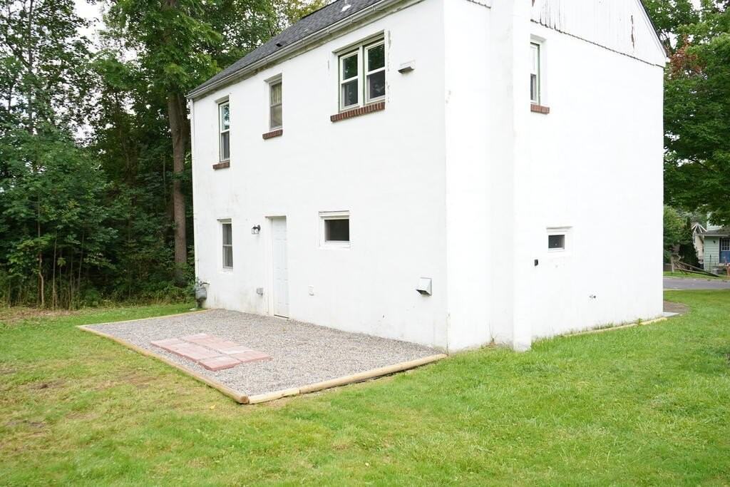 218 Airport Rd - Photo 5 of 25