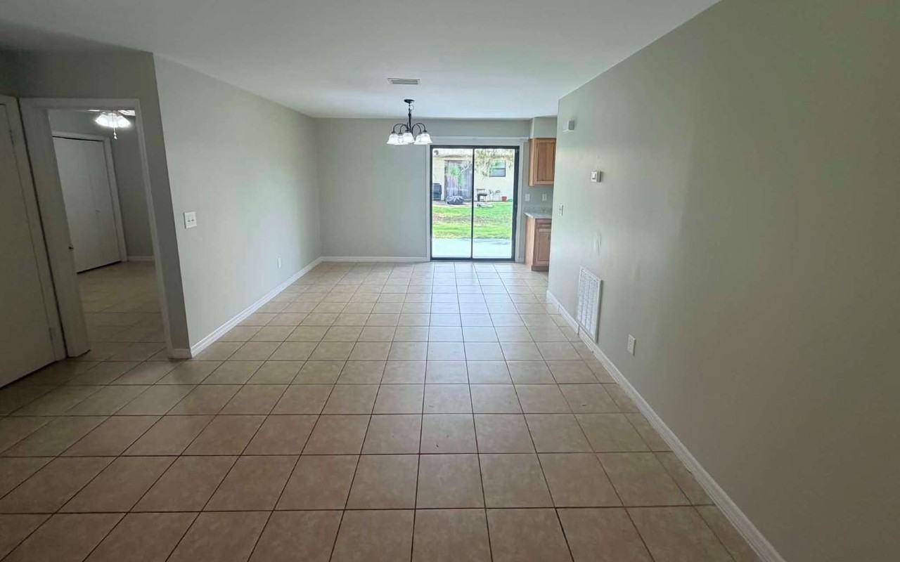 3820 Nw Archer St Apt 102 - Photo 2 of 7