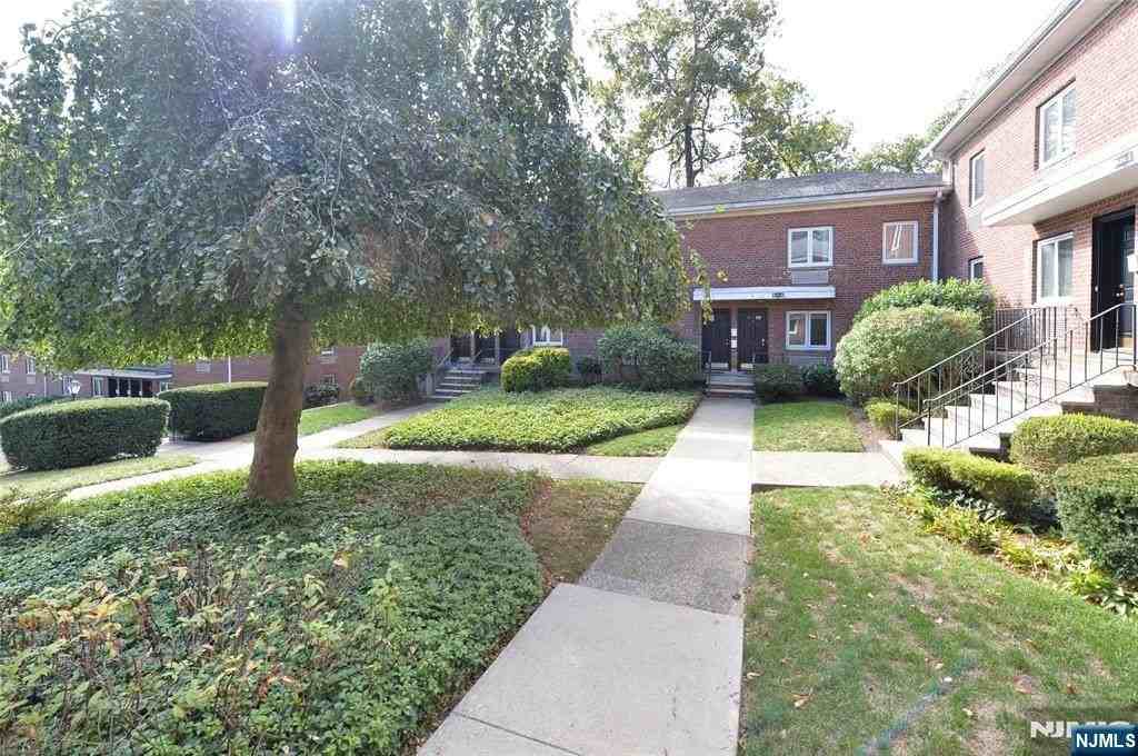 260 Oak St #A3 - Photo 2 of 12