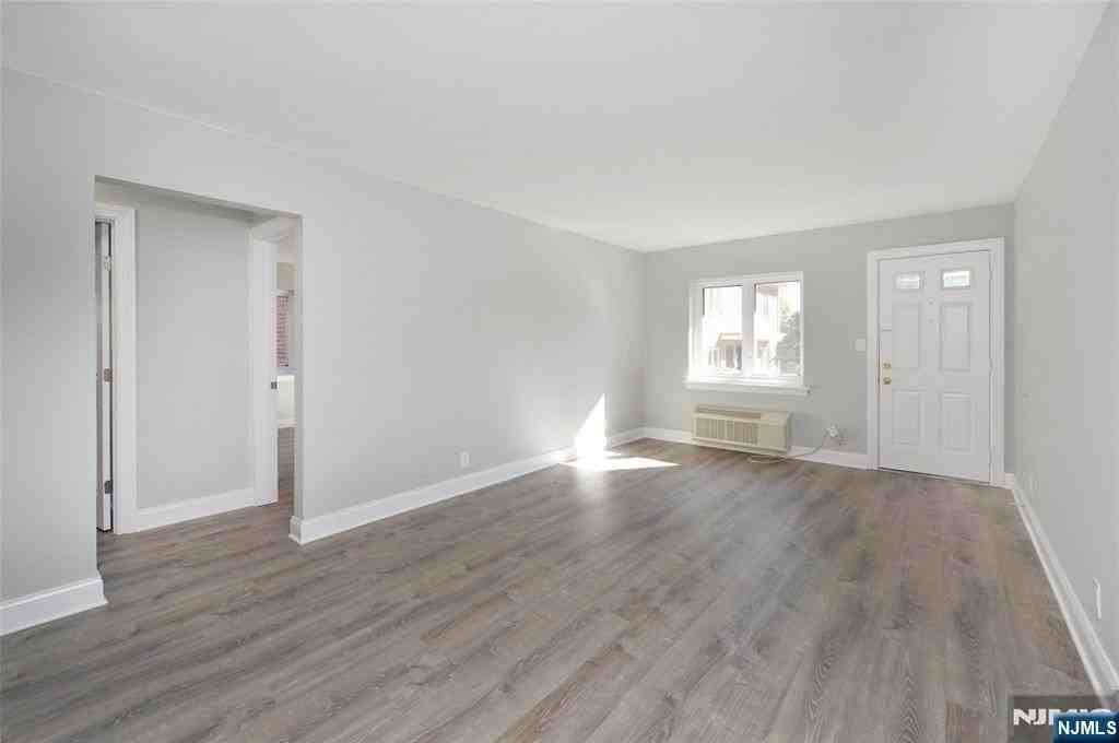 260 Oak St #A3 - Photo 6 of 12