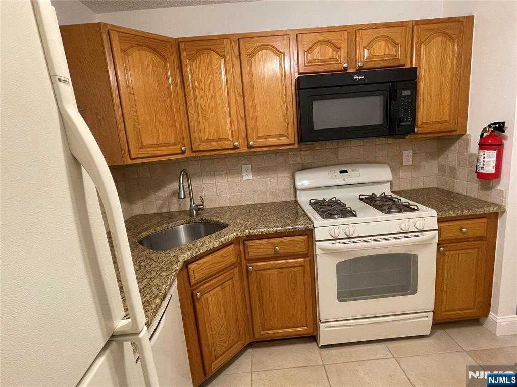 1347 Paddington Rd - Photo 7 of 18