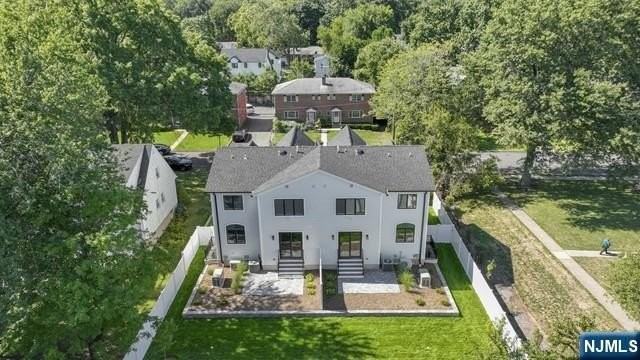 92 Franklin St - Photo 3 of 42