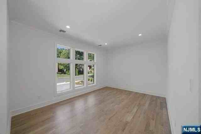 92 Franklin St - Photo 4 of 42