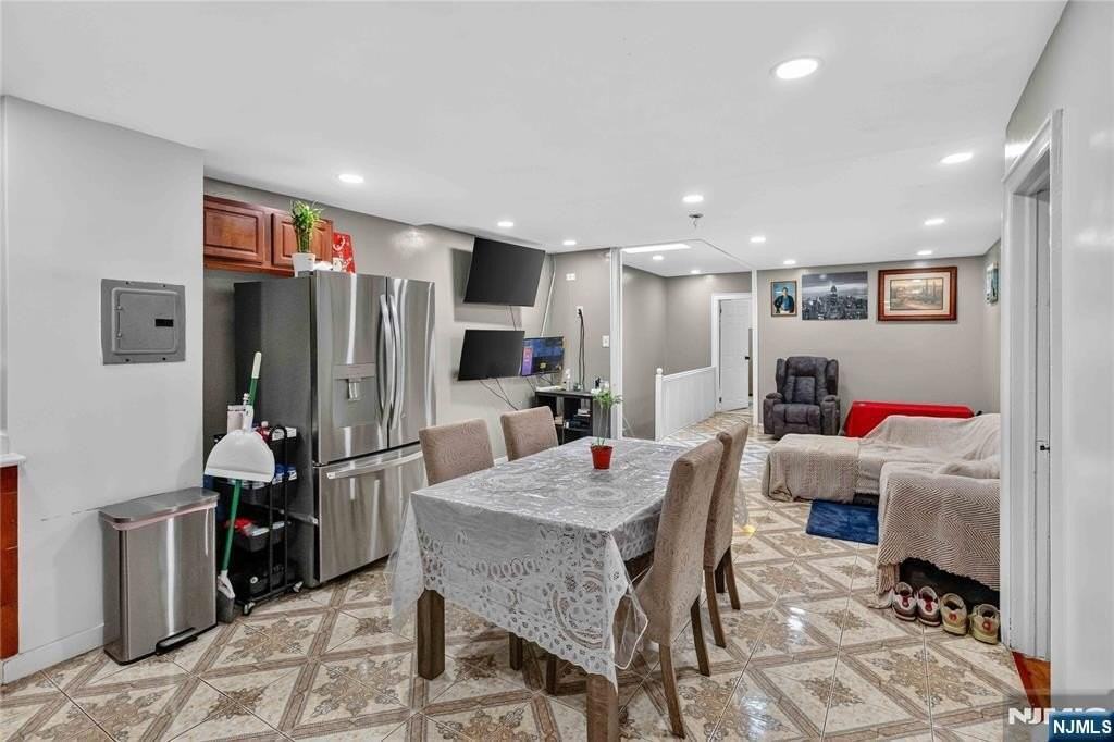 358 Broadway #2 - Photo 6 of 12