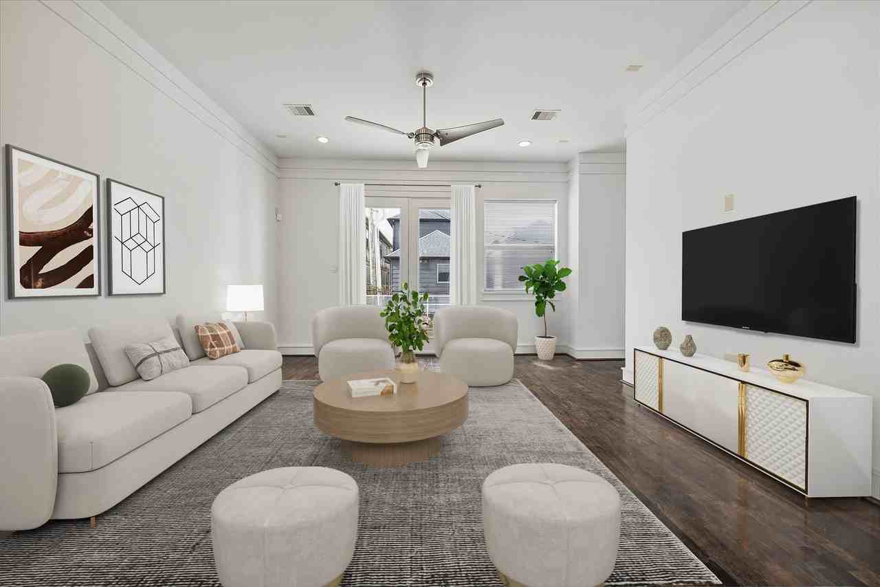 1012 Stanford St - Photo 2 of 24