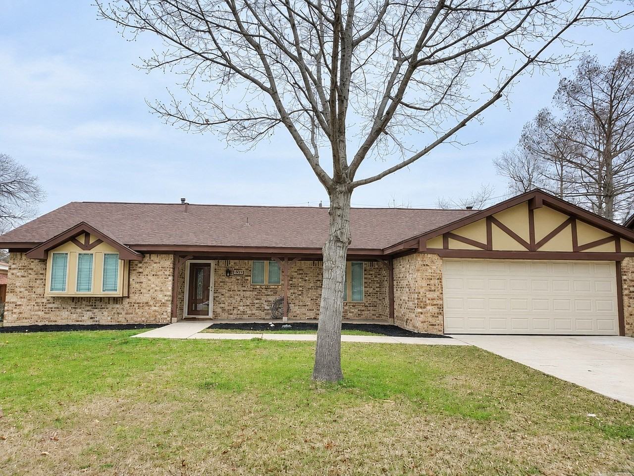 5901 Crestwood Cir W - Photo 3 of 20