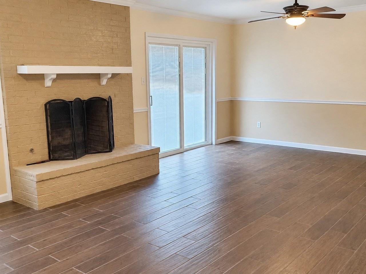 5901 Crestwood Cir W - Photo 5 of 20