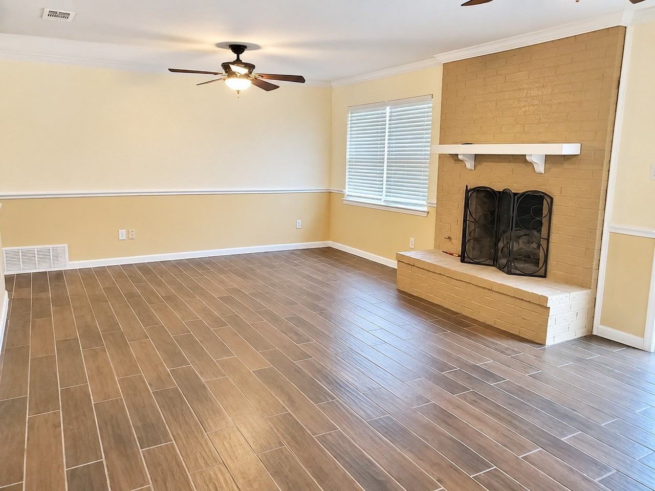 5901 Crestwood Cir W - Photo 6 of 20