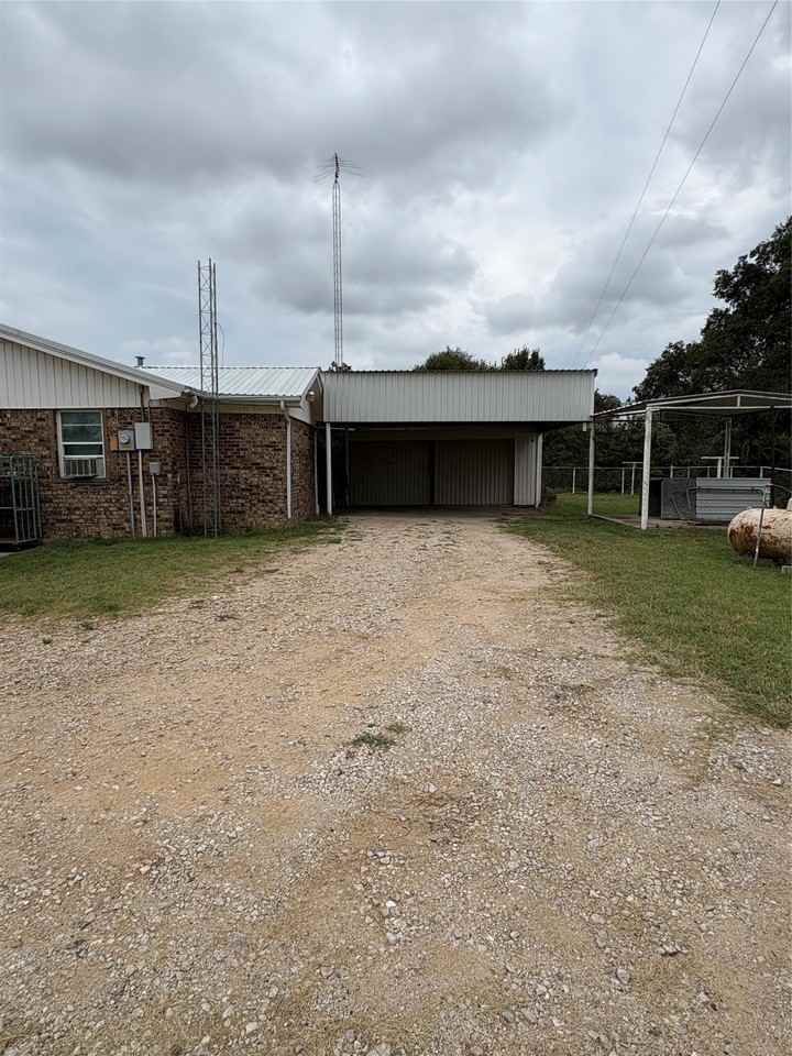 7342 Fm 1810 - Photo 4 of 31