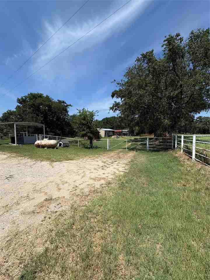 7342 Fm 1810 - Photo 5 of 31