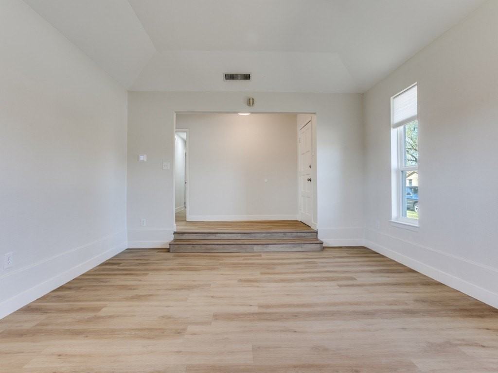 1242 Delores Dr - Photo 5 of 24