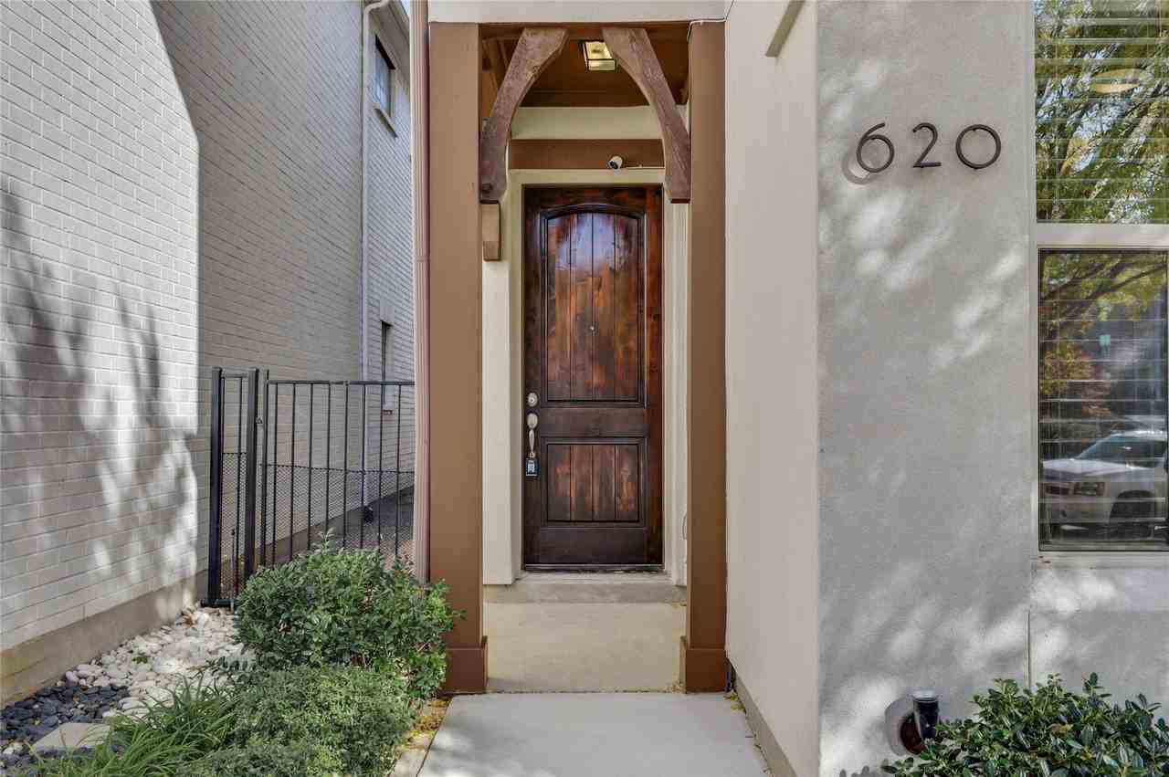 620 Surrey Ln - Photo 2 of 30