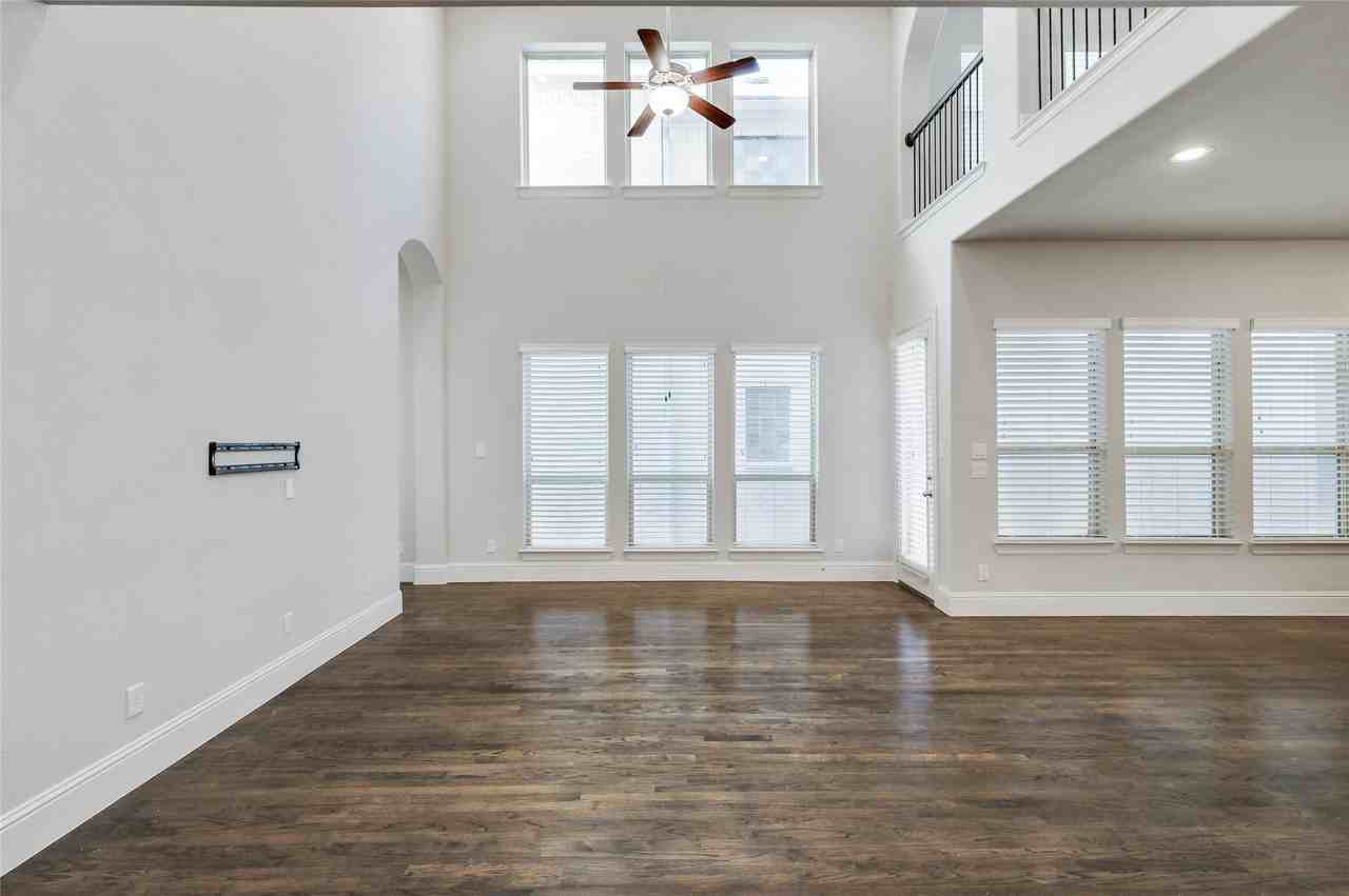 620 Surrey Ln - Photo 5 of 30