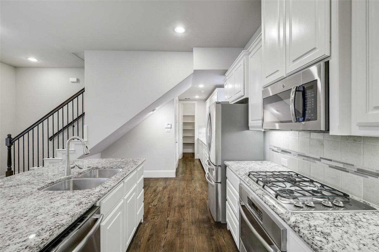 620 Surrey Ln - Photo 7 of 30
