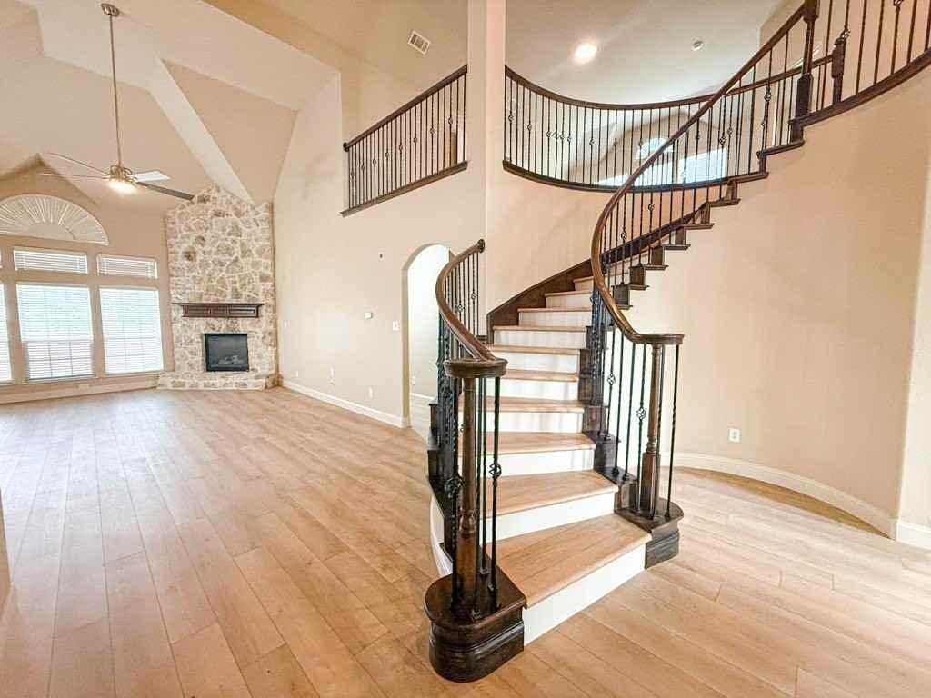 600 Falcon Dr - Photo 2 of 40