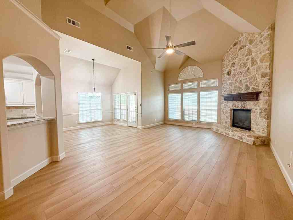 600 Falcon Dr - Photo 4 of 40