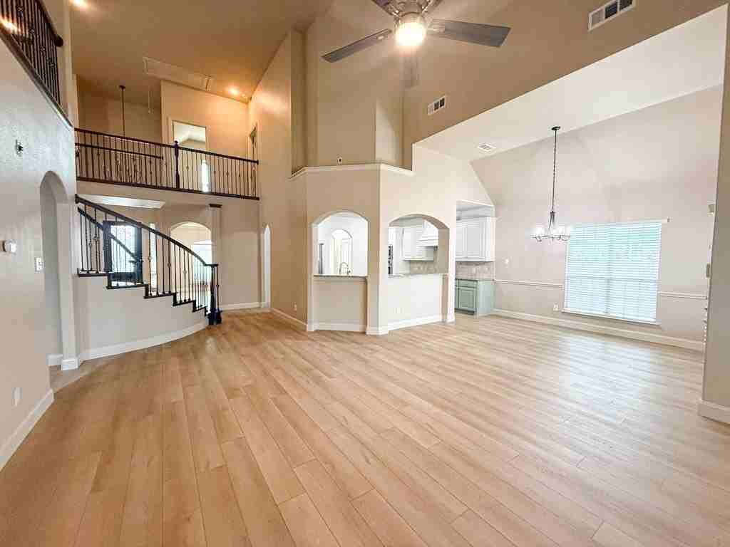 600 Falcon Dr - Photo 5 of 40