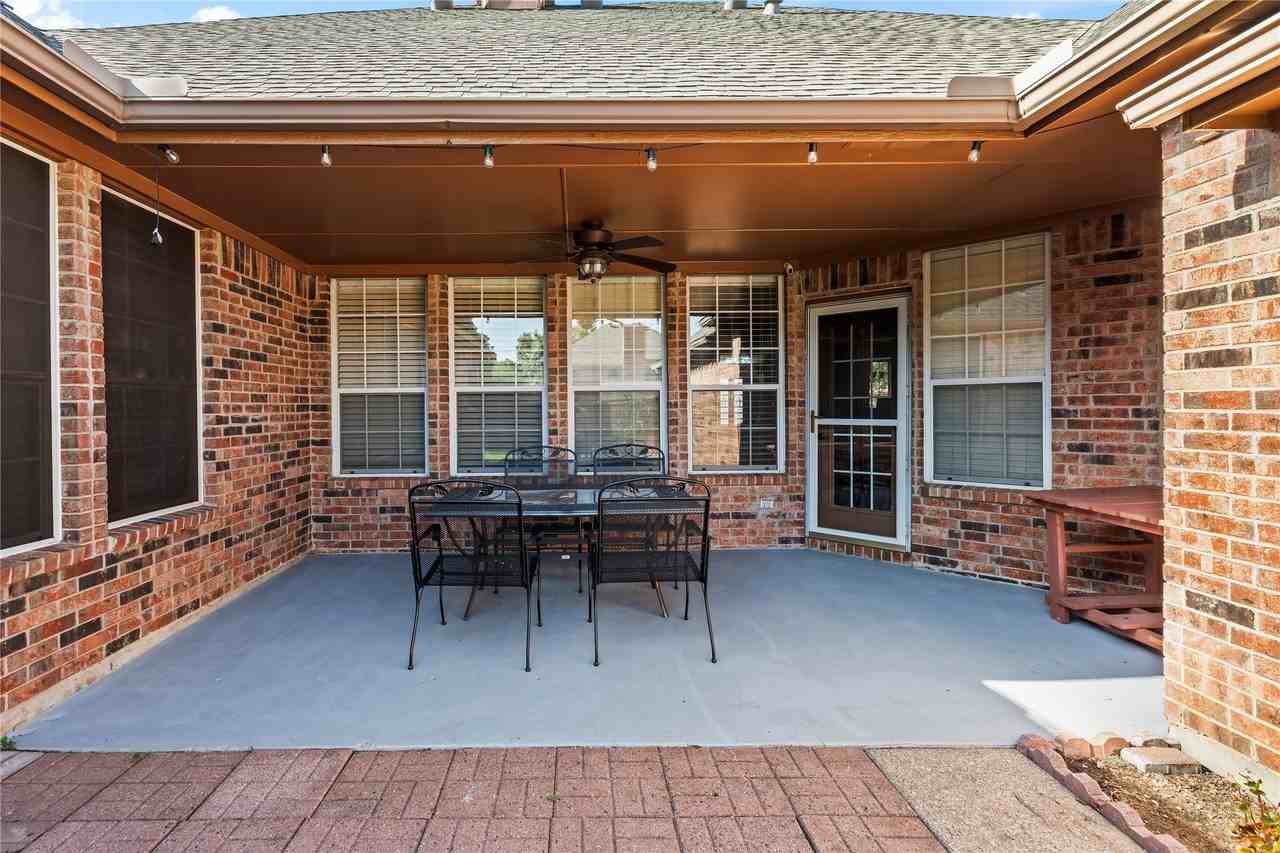 1001 Lochness Ln - Photo 3 of 9