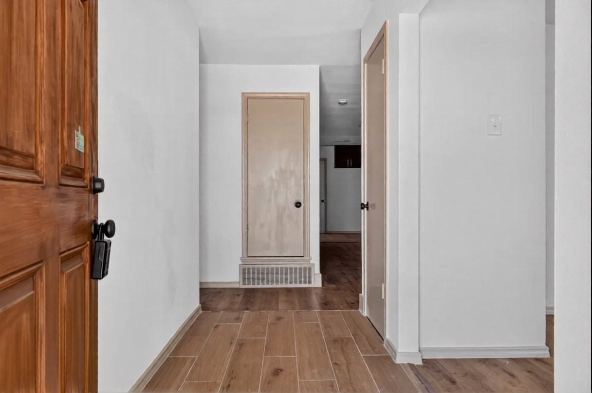 3811 Ovid Ave - Photo 4 of 31