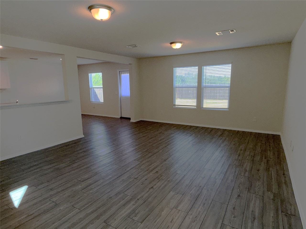 366 Lake Erie Dr - Photo 4 of 24