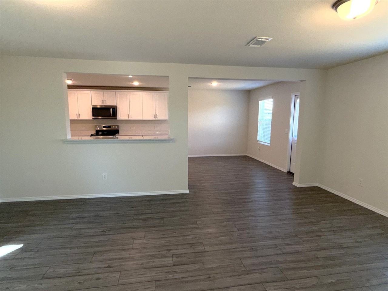 366 Lake Erie Dr - Photo 5 of 24