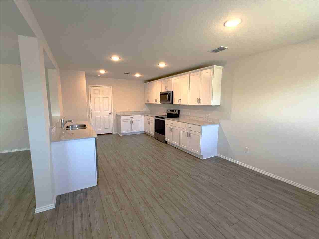 366 Lake Erie Dr - Photo 7 of 24