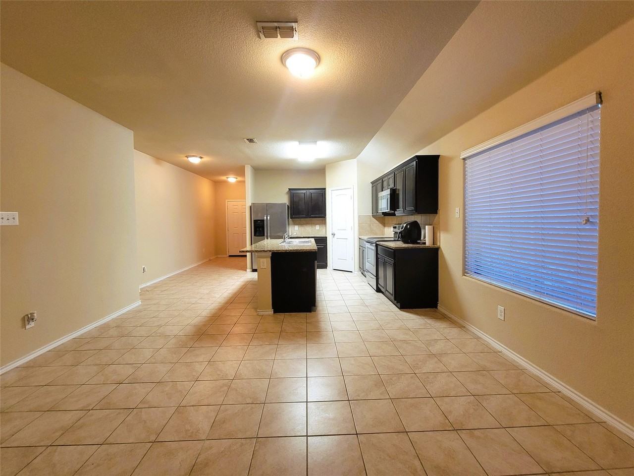 1117 Prelude Dr - Photo 7 of 26