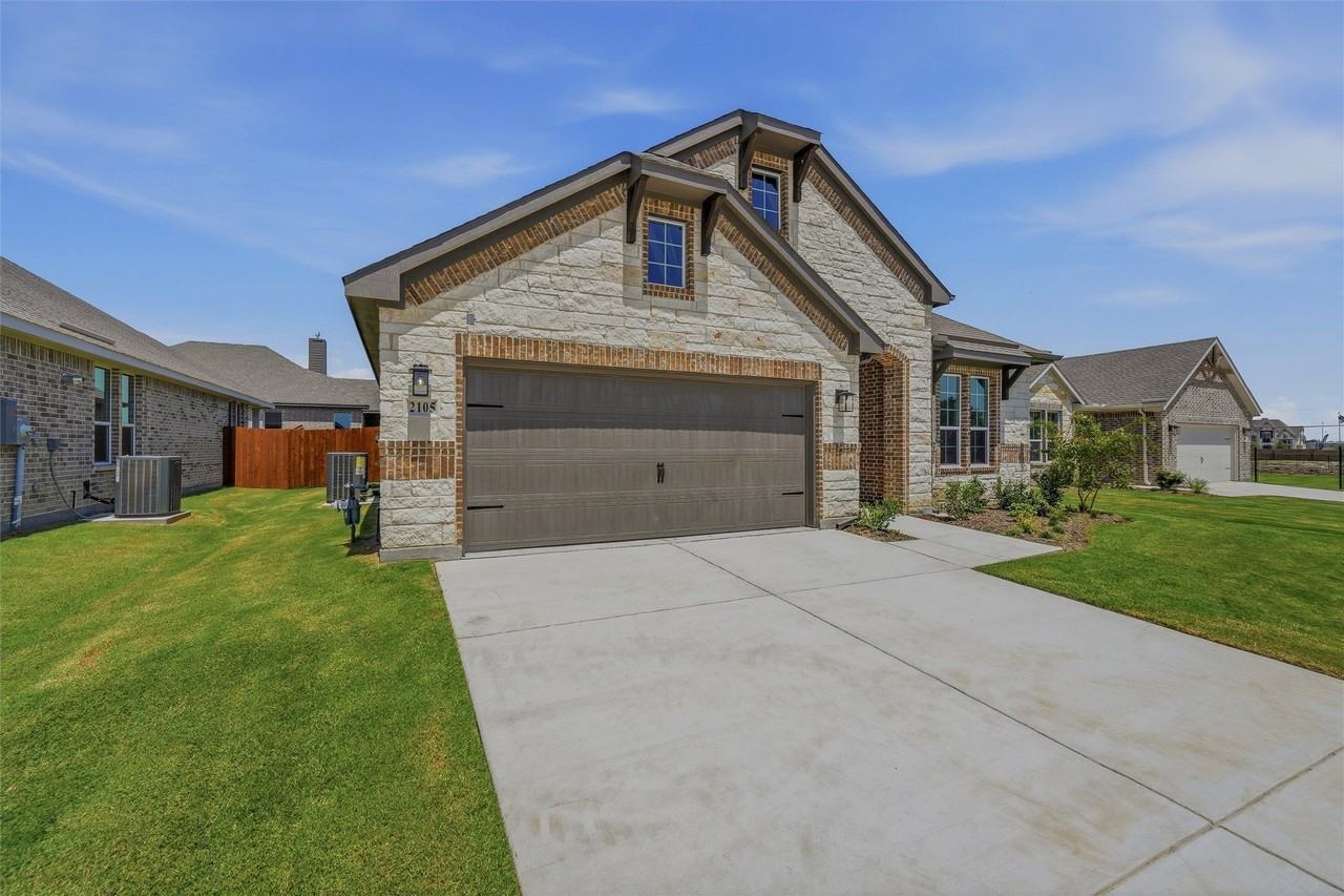 2105 Bluebird Ln - Photo 3 of 30