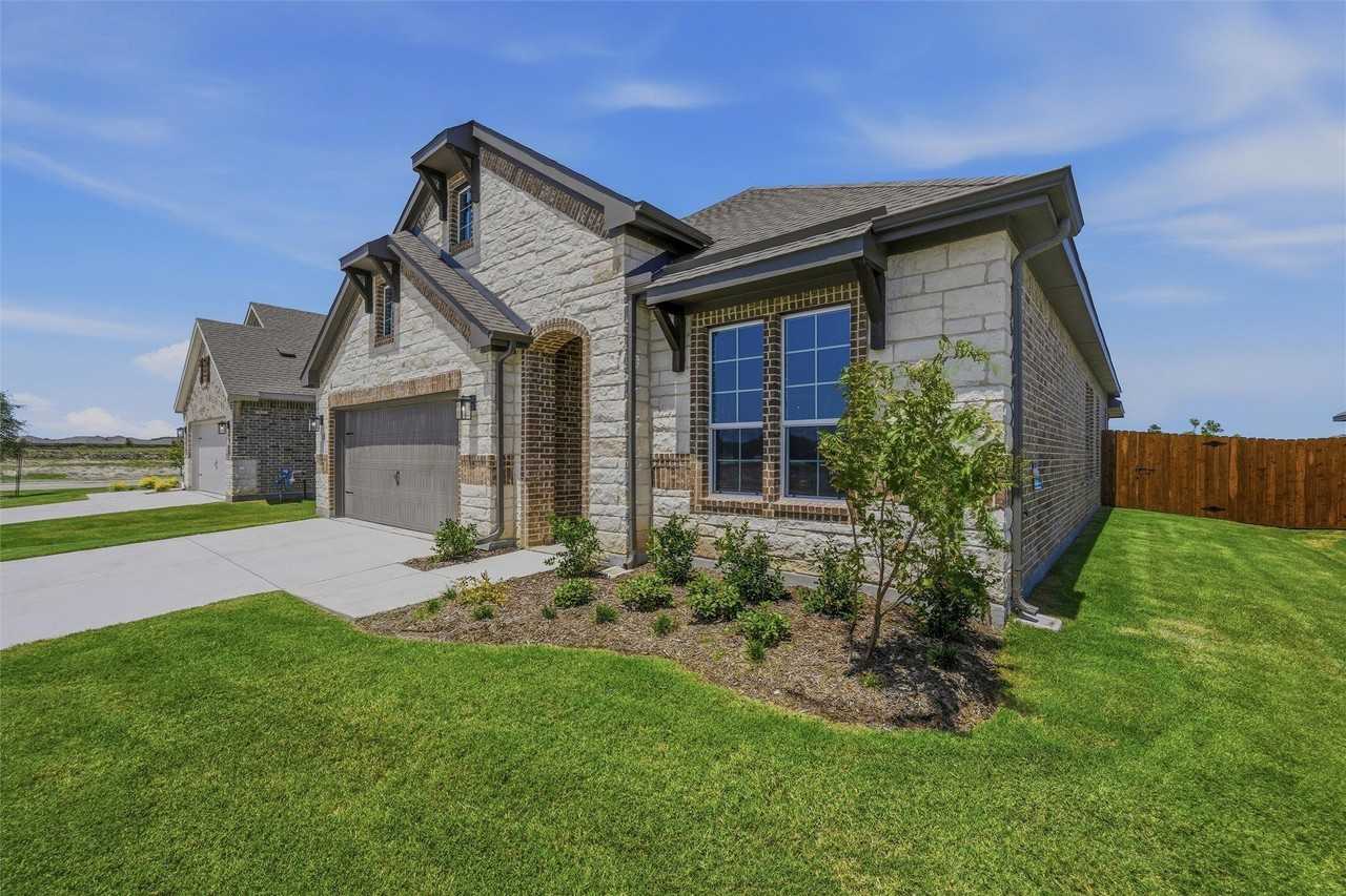 2105 Bluebird Ln - Photo 4 of 30