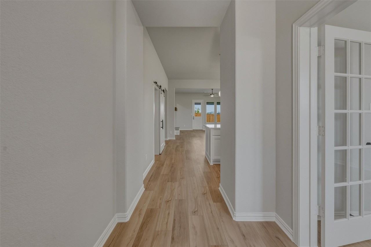 2105 Bluebird Ln - Photo 6 of 30
