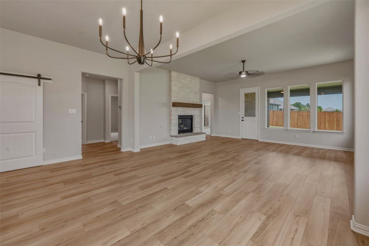 2105 Bluebird Ln - Photo 7 of 30