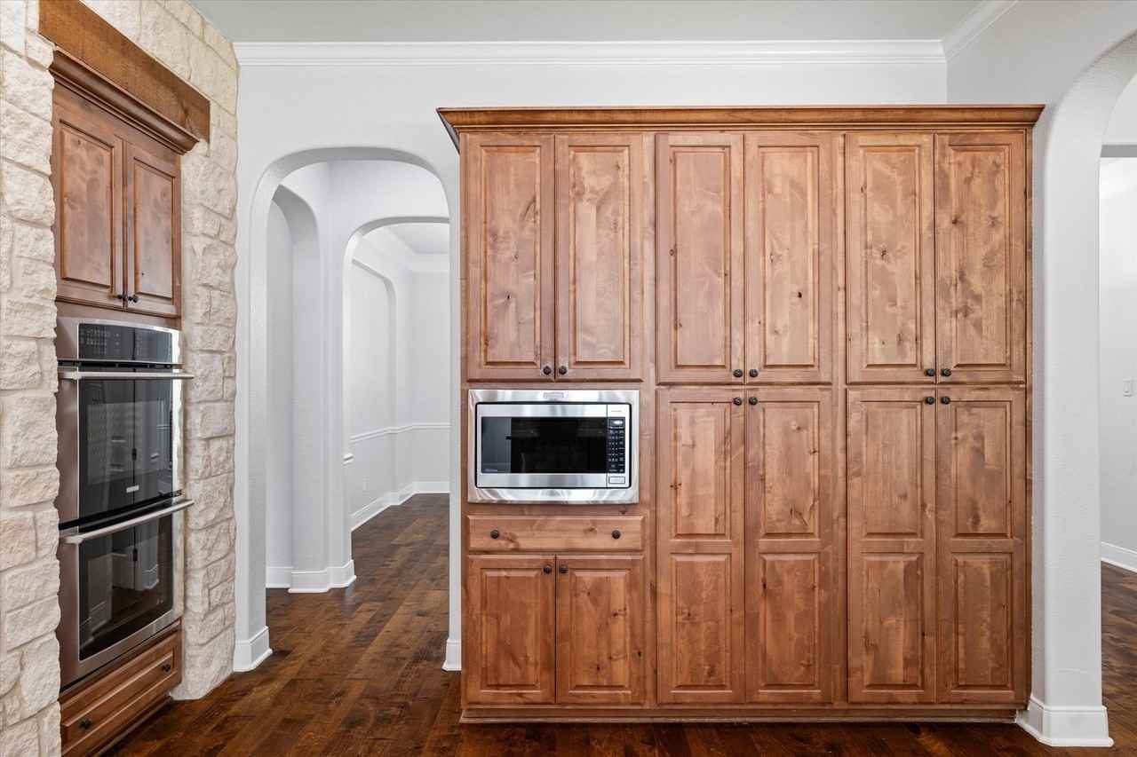 402 N Parkway Dr - Photo 3 of 19