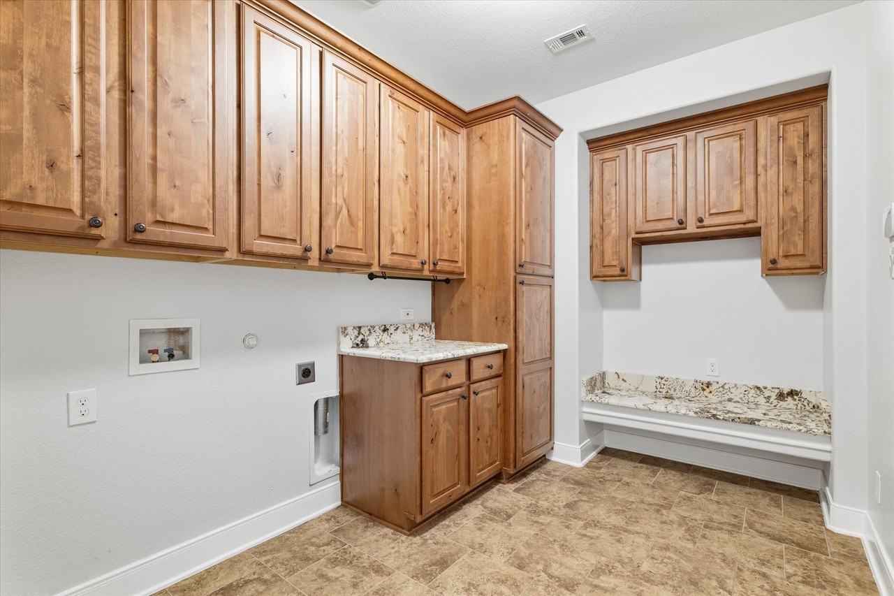 402 N Parkway Dr - Photo 5 of 19