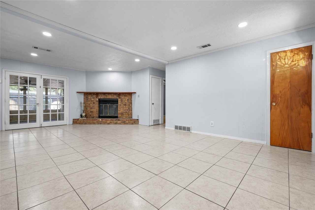 1809 Anderson St - Photo 5 of 21